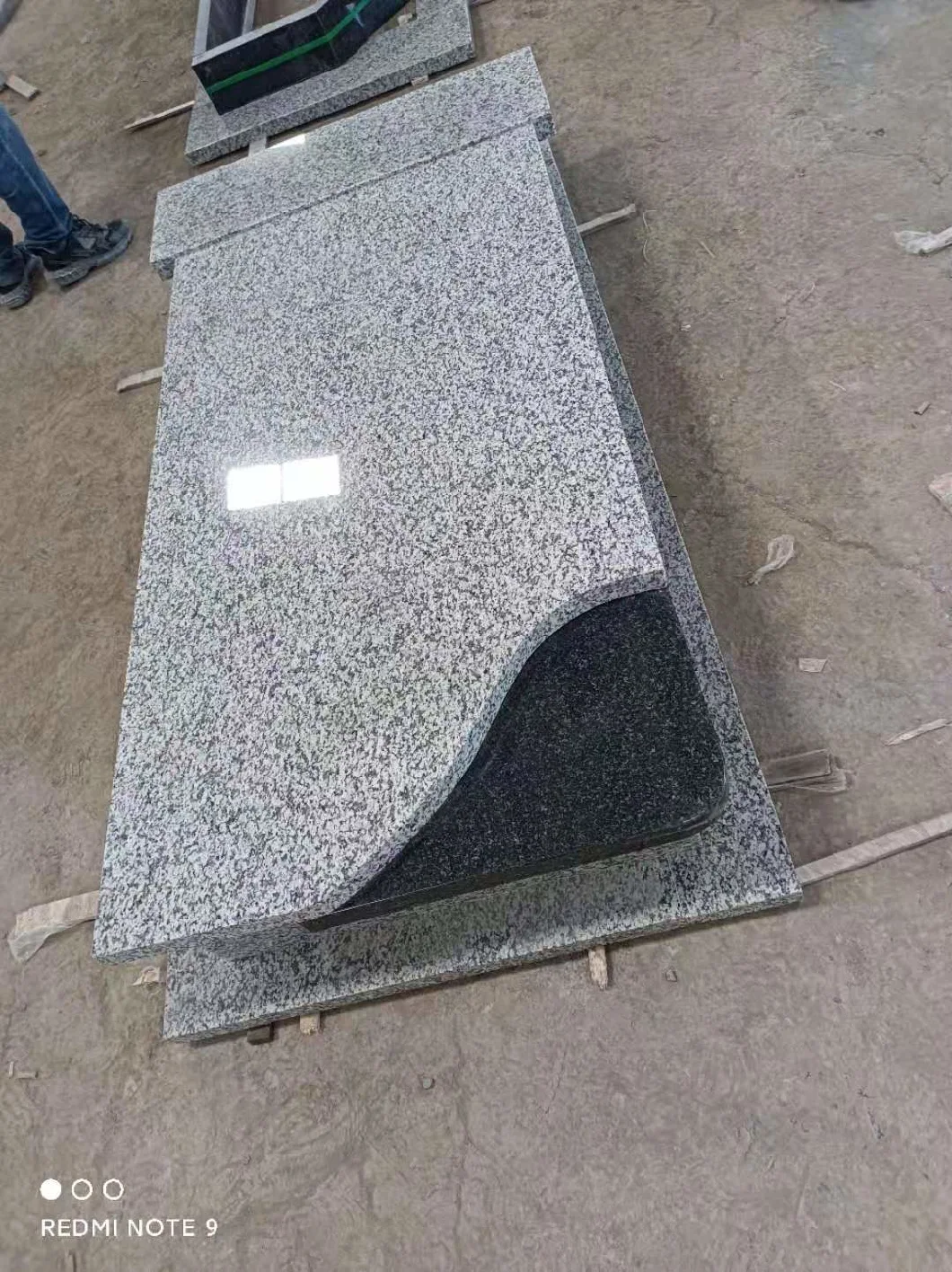 Jilin White Granite Poland Europe Tombstones Monument Factory Sell